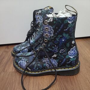 NWOB Doc Martens 1460 Mystic Pascal Boots size 6